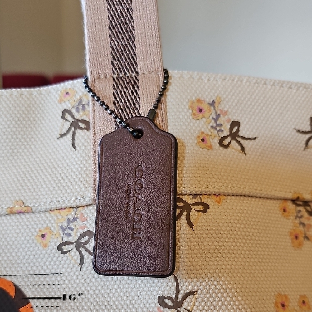 Coach VANDAL GUMMY BEAR Floral Canvas Tote EUC - Picture 5 of 15